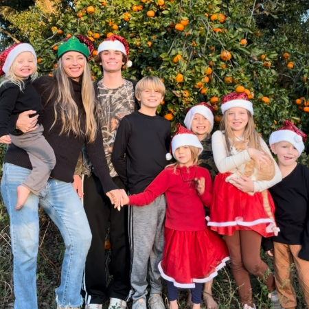 Gio Cascaes celebrating Christams with his family.